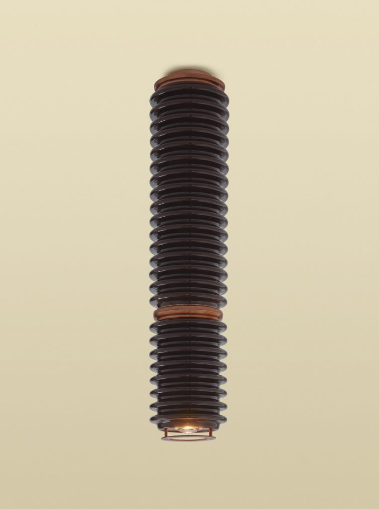 Modular ceramic fixture: Black & brass blend in a sleek, versatile design by Nicolo Taliani.